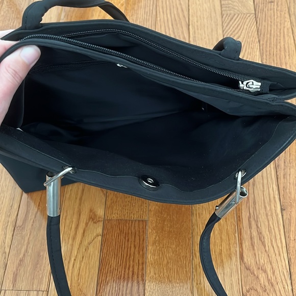 Vintage “G” Large Black Purse with Silver Detailing - Picture 5 of 11